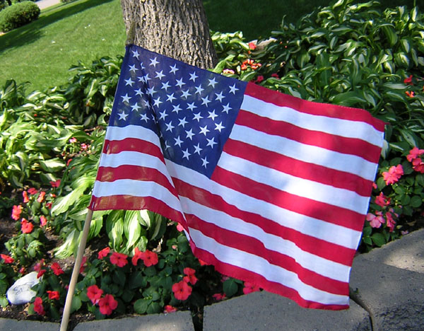 American Flags Cloth with Wooden Dowel  for yards and boulevards