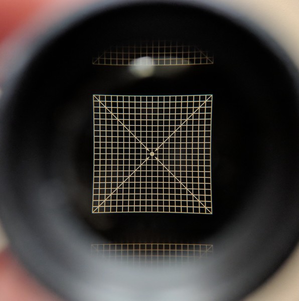 Full frame key chain viewer with Amsler Grid Eye Test... from ASI 80326 Radex / View Line